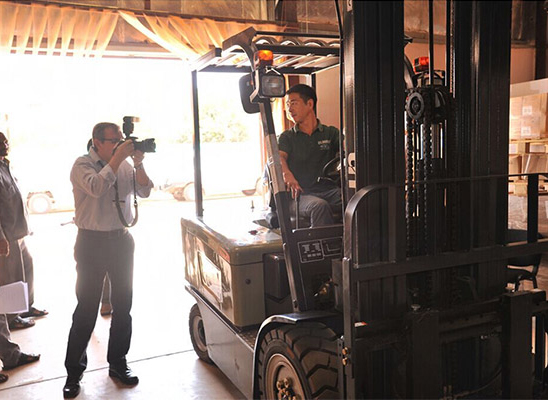 Чжэцзянская компания по производству вилочных погрузчиков ООН, ООО.
