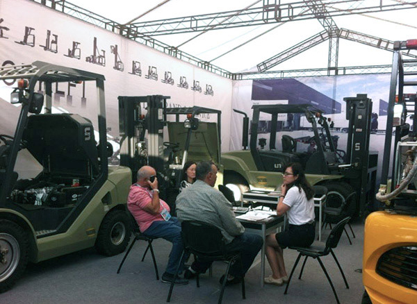 Чжэцзянская компания по производству вилочных погрузчиков ООН, ООО.