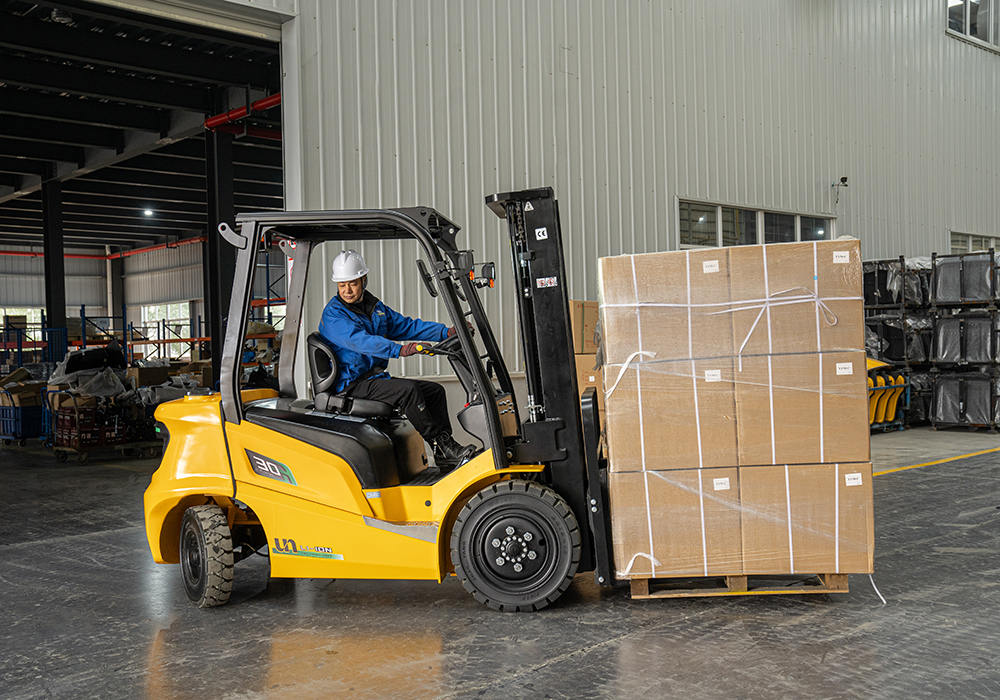 Чжэцзянская компания по производству вилочных погрузчиков ООН, ООО.