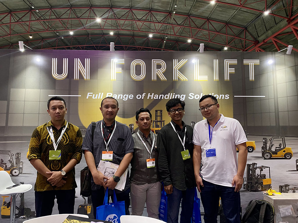 Чжэцзянская компания по производству вилочных погрузчиков ООН, ООО.