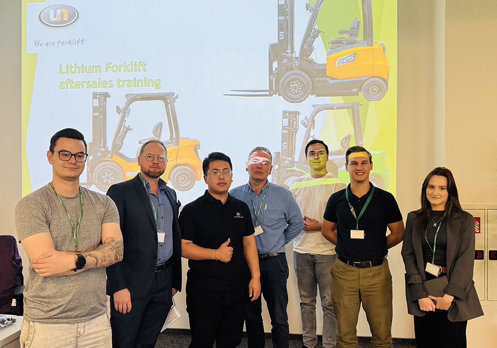 Чжэцзянская компания по производству вилочных погрузчиков ООН, ООО.